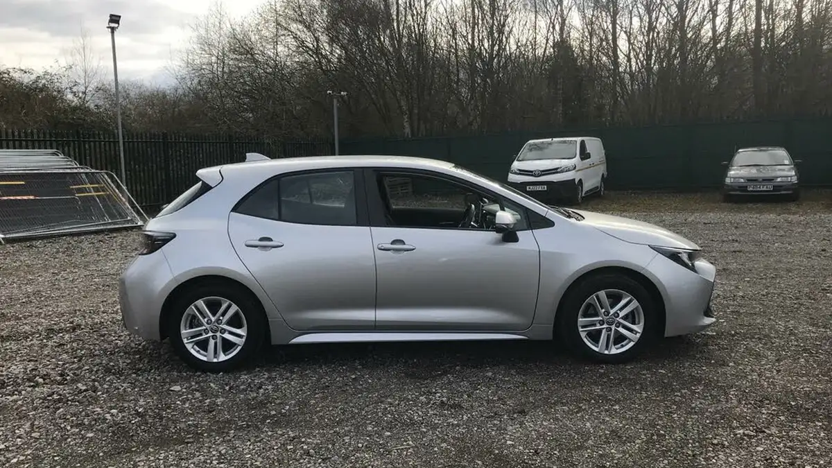 2022-toyota-corolla-18-vvt-i-icon-120bhp-trk-hatchback-5d-big-15