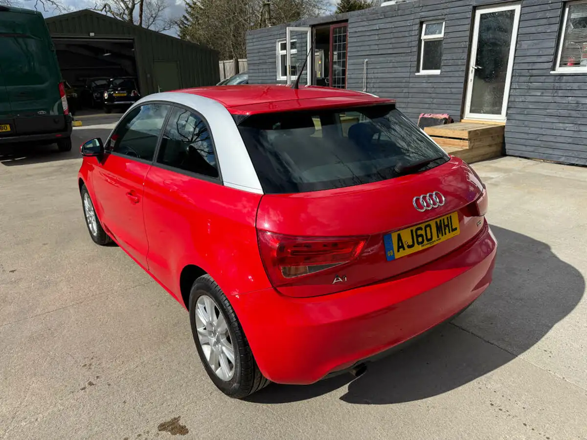 2011-audi-a1-16td-se-hatchback-3d-big-19
