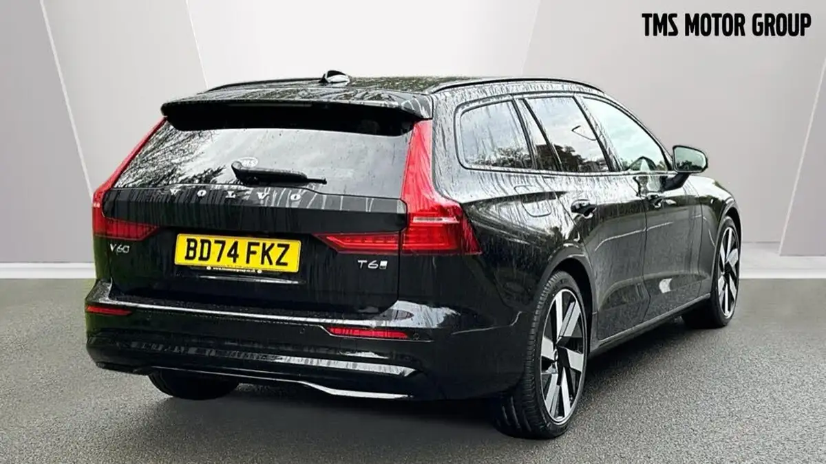 2024-volvo-v60-20-t6-plus-dark-station-wagon-big-6