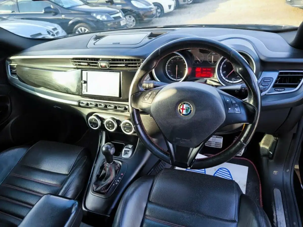 2013-alfa-romeo-giulietta-14-sportiva-tct-big-15