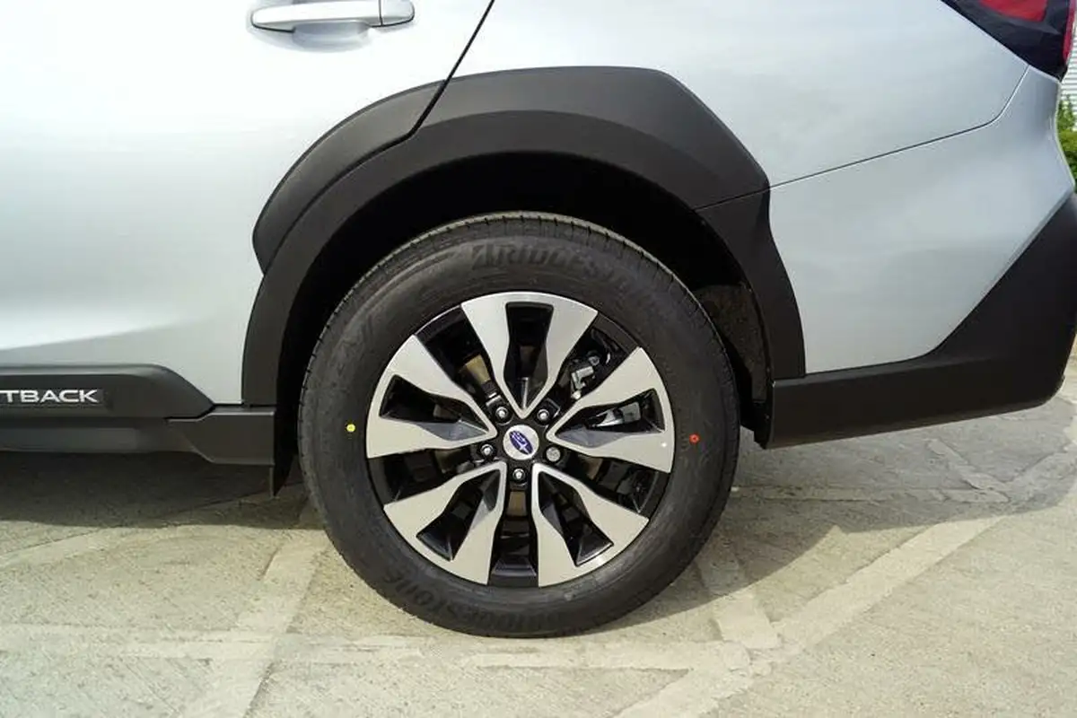 2025-subaru-outback-25i-touring-big-32
