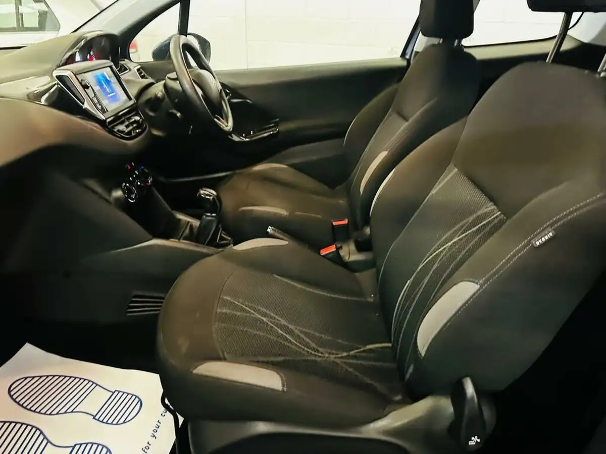 2013-peugeot-208-12-active-3d-big-47