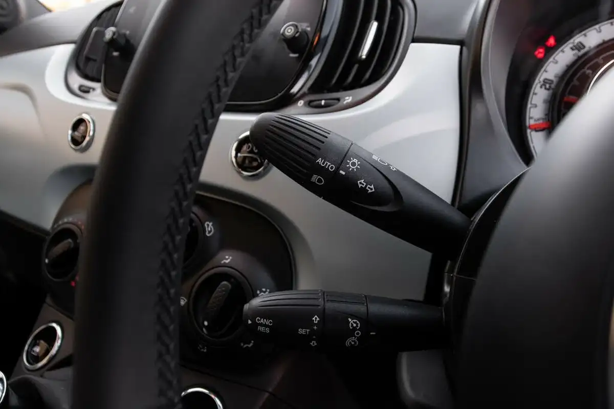 2022-fiat-500-10-dolcevita-big-16