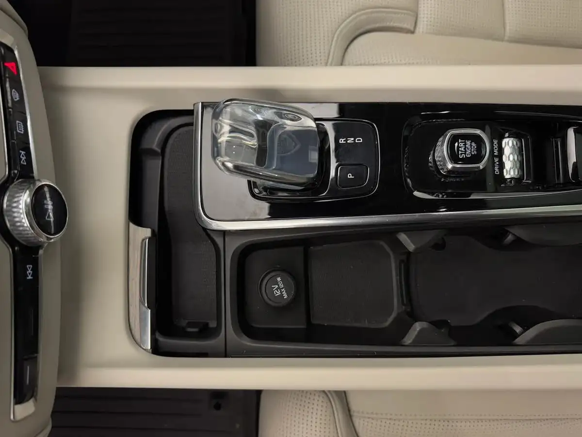 2021-volvo-xc60-20-t6-inscription-340bhp-big-21
