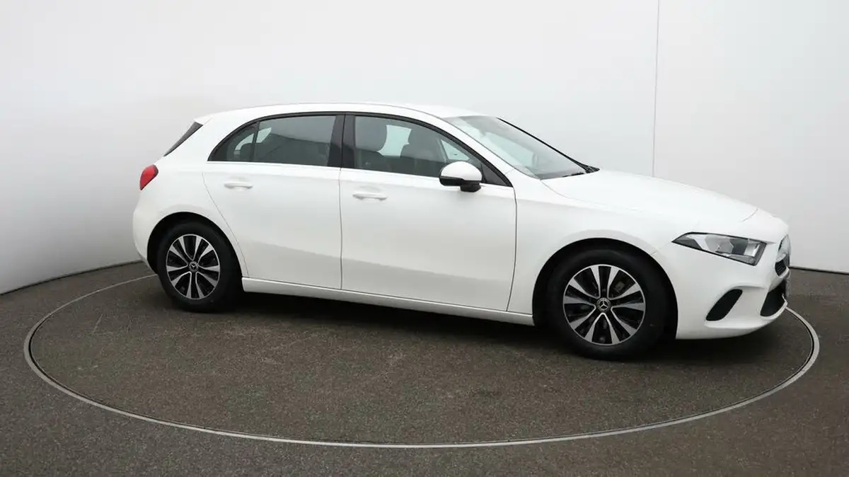 2021-mercedes-benz-a-class-13-a180-se-7g-dct-big-37