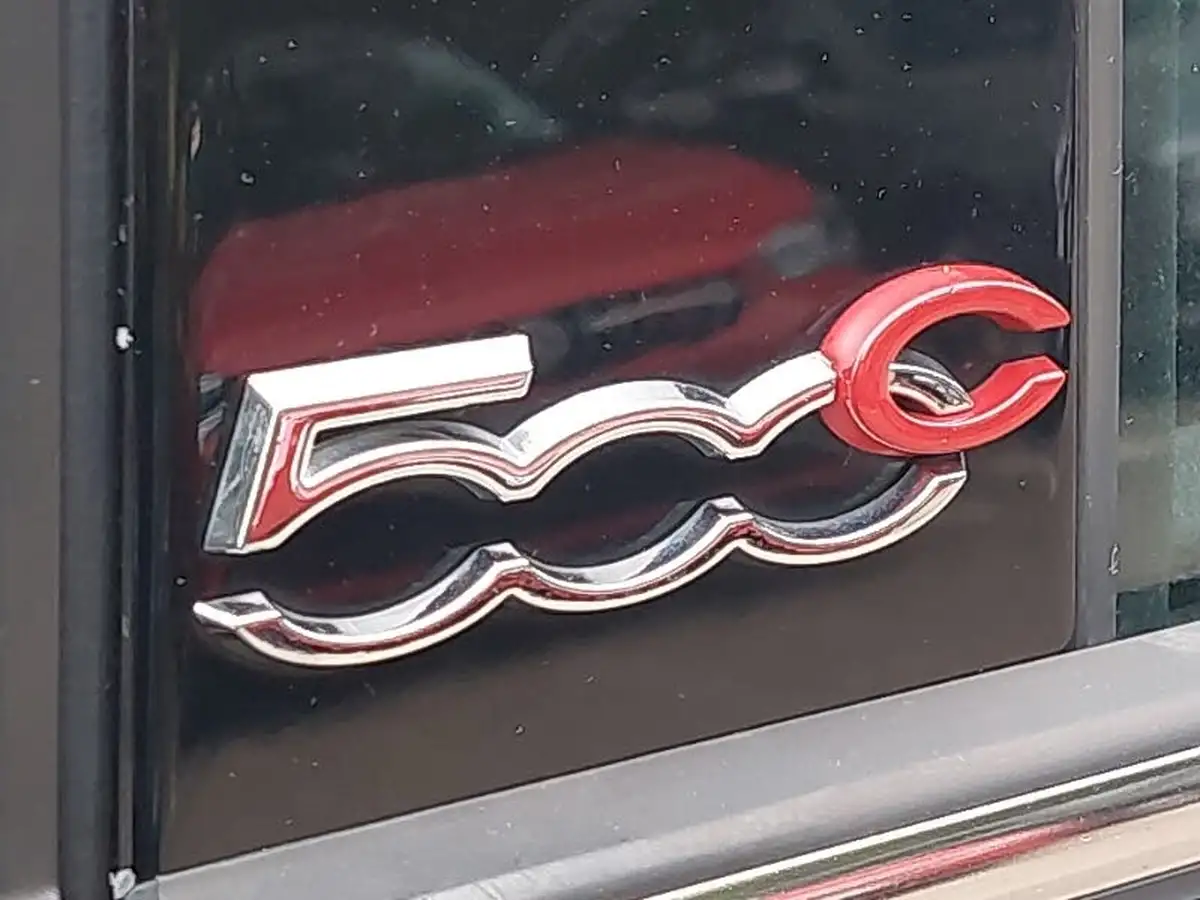 2019-fiat-500c-12-lounge-big-11
