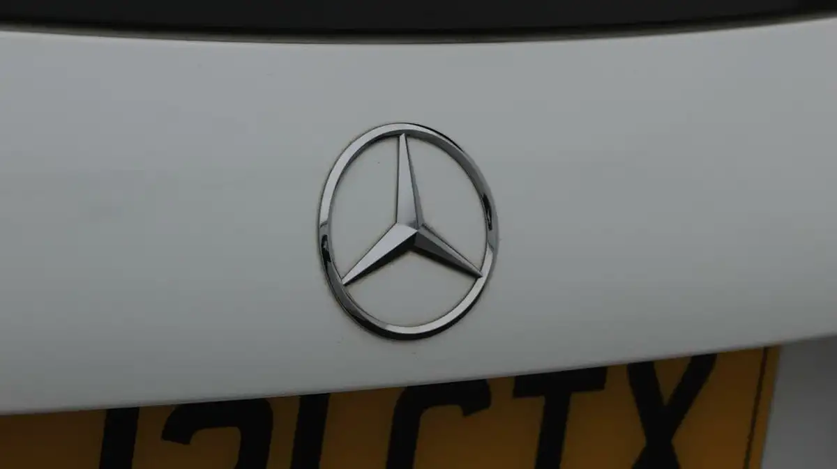 2021-mercedes-benz-a-class-13-a180-se-7g-dct-big-20