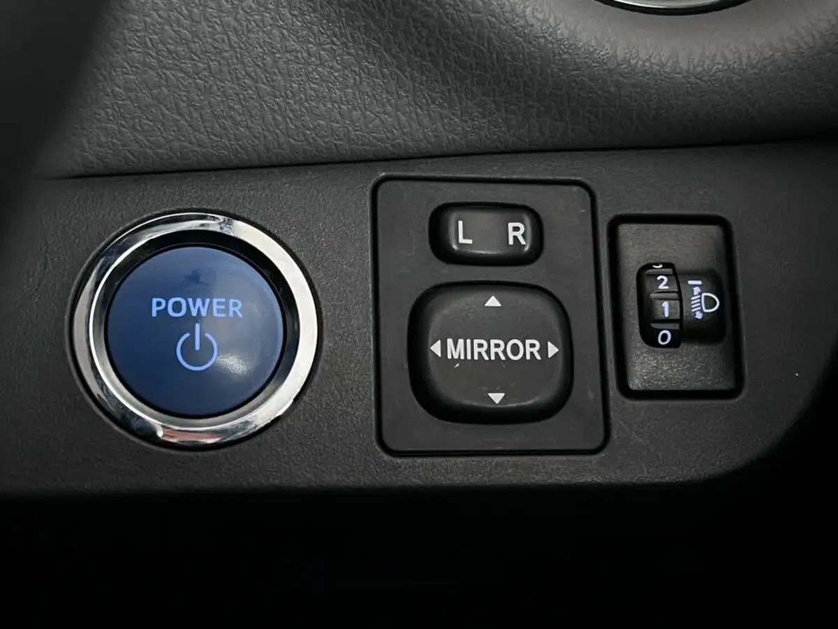 2019-toyota-yaris-15-vvt-i-icon-tech-98bhp-hybrid-1497cc-e-cvt-big-19