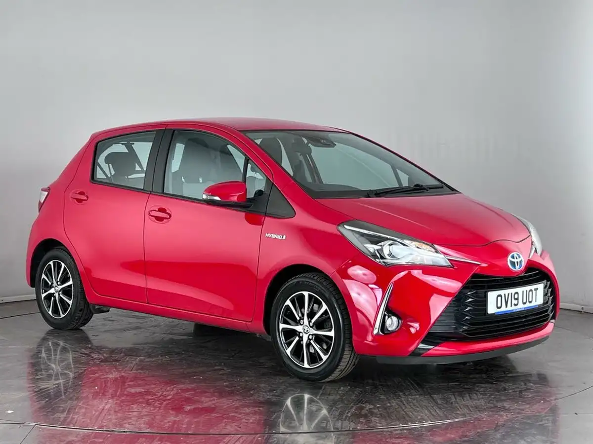 2019-toyota-yaris-15-vvt-i-icon-tech-98bhp-hybrid-1497cc-e-cvt-big-0