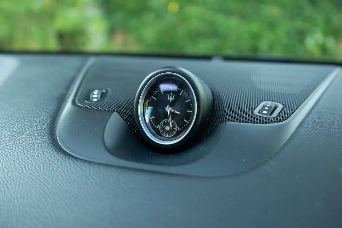 2021-maserati-levante-30-gransport-big-27