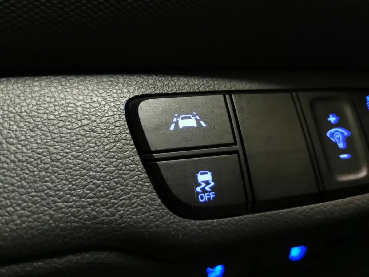 2022-hyundai-ioniq-e-premium-electric-big-21