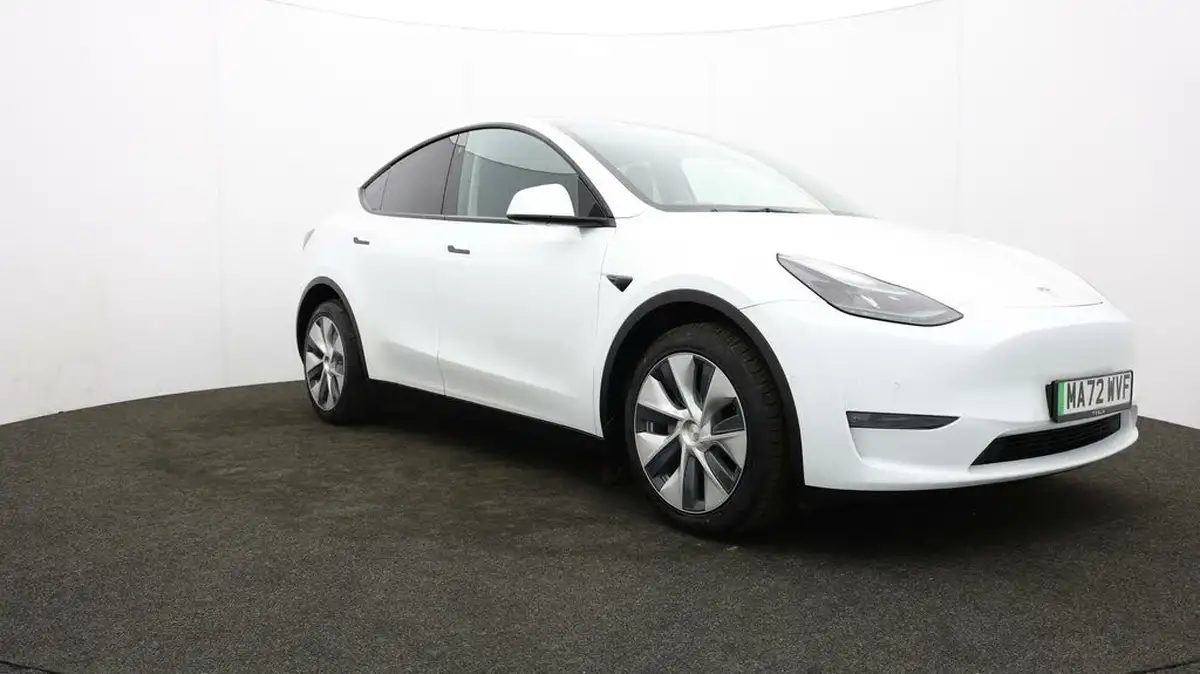 2022-tesla-model-y-e-long-range-big-41