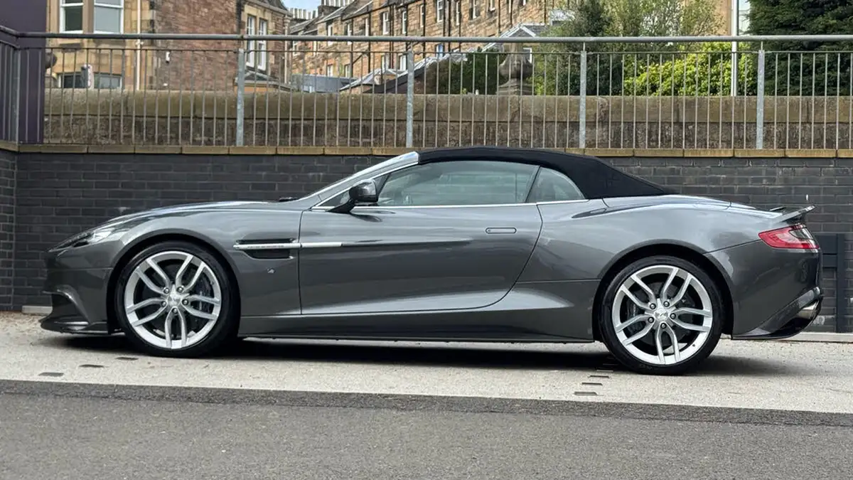 2018-aston-martin-vanquish-59-volante-big-16