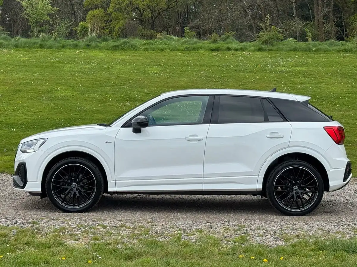 2022-audi-q2-10-30-tfsi-black-edition-big-7