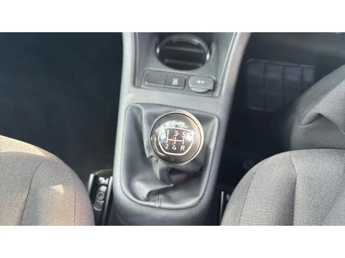 2022-volkswagen-up-10-up-5d-big-49