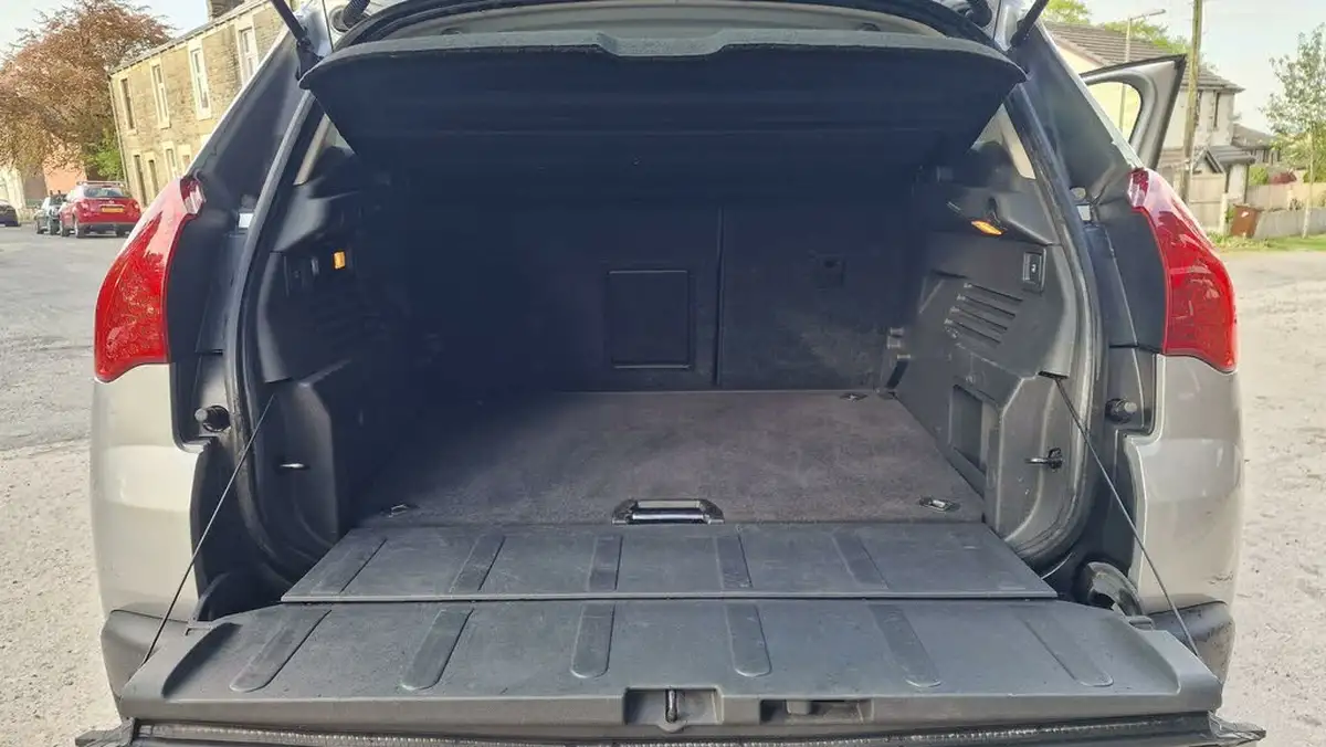 2012-peugeot-3008-crossover-16e-hdi-active-big-18