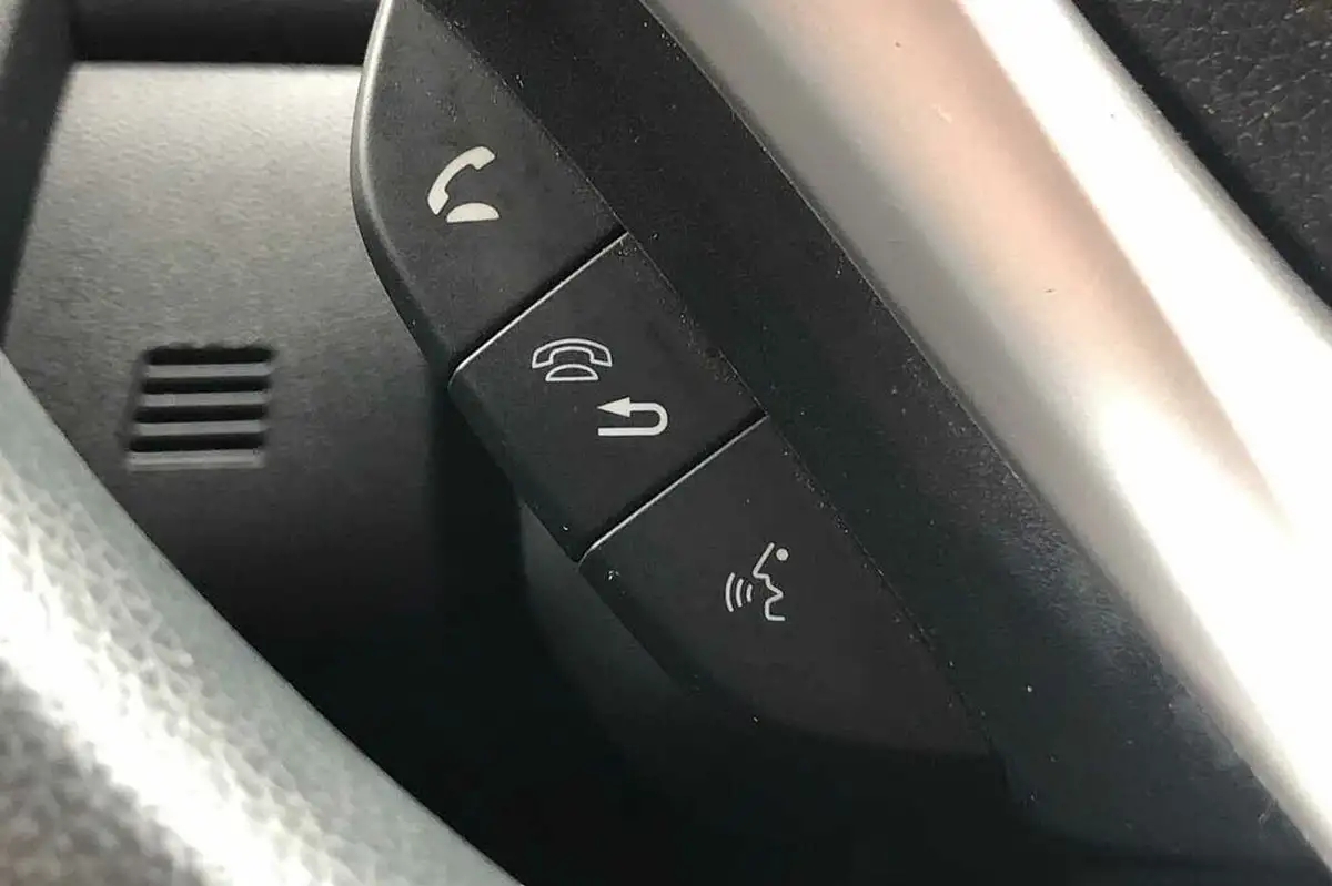 2019-honda-jazz-13-i-vtec-se-cvt-big-22