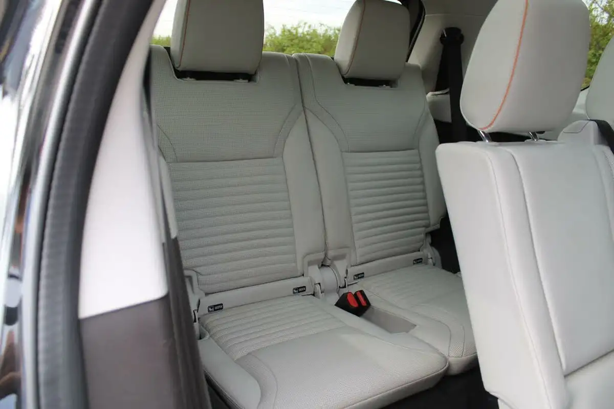 2019-land-rover-discovery-20-sd4-hse-big-12