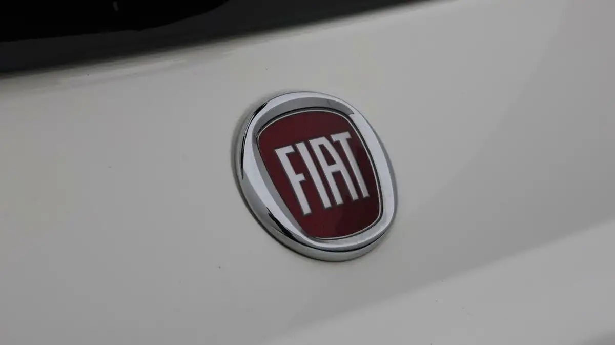 2022-fiat-500-10-red-big-19