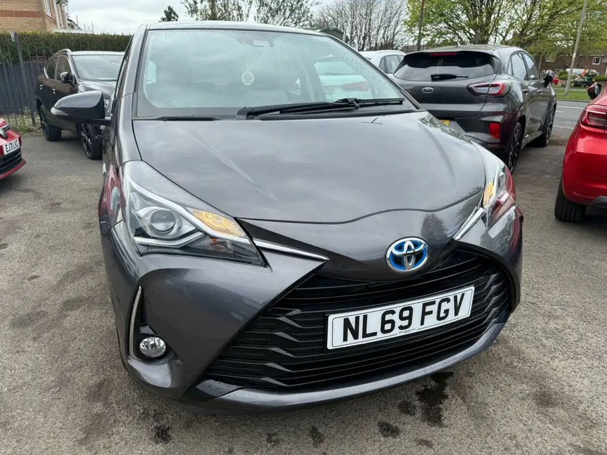 2019-toyota-yaris-15-vvt-i-icon-tech-98bhp-hybrid-1497cc-e-cvt-big-7