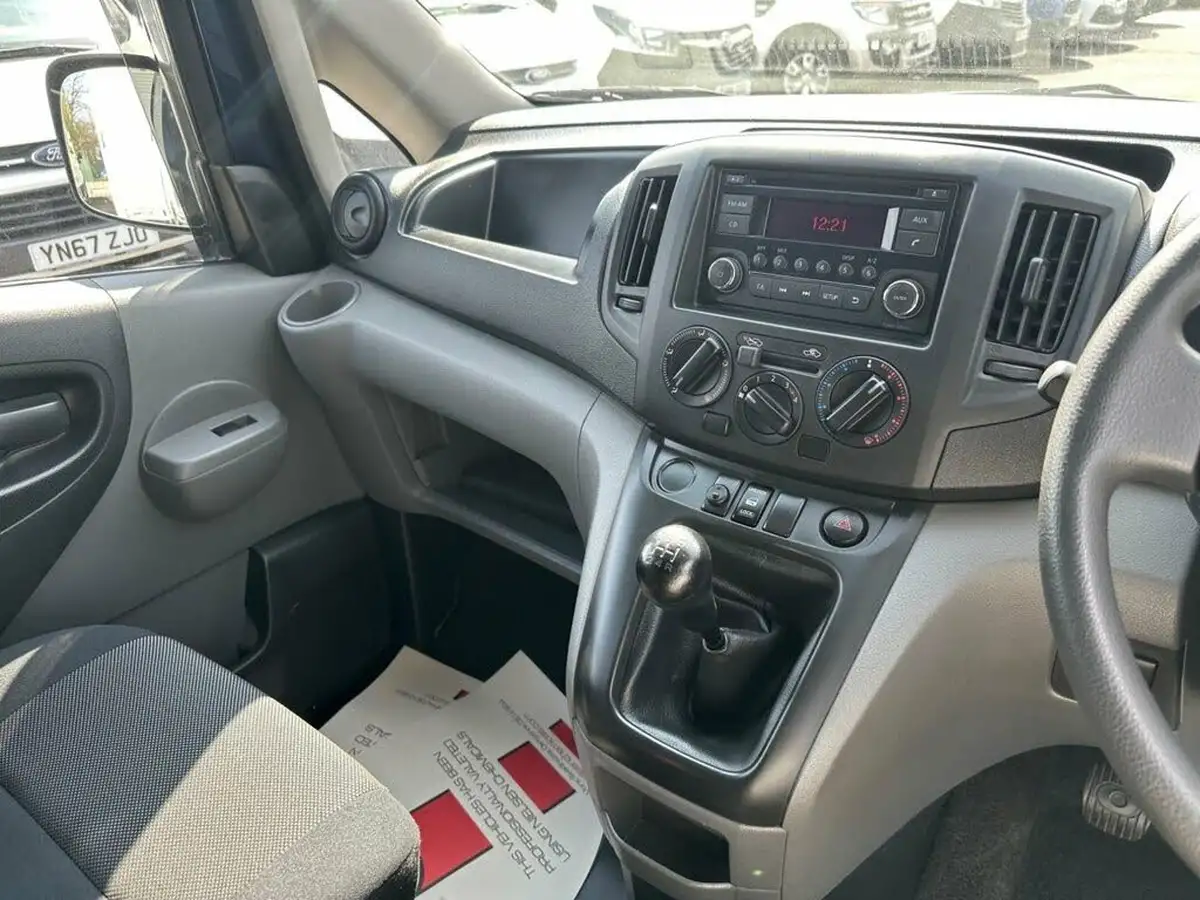 2019-nissan-nv200-15td-acenta-89bhp-crewcab-van-big-11