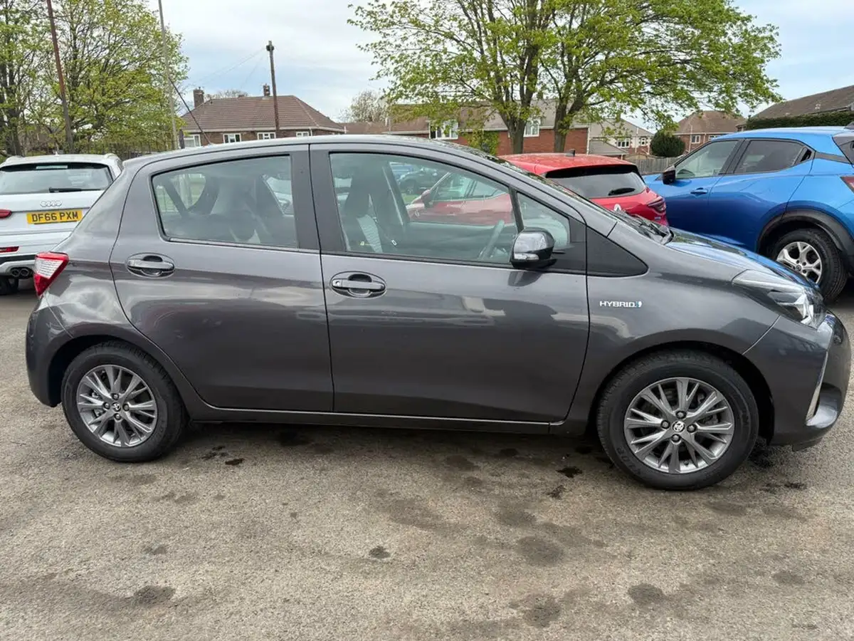 2019-toyota-yaris-15-vvt-i-icon-tech-98bhp-hybrid-1497cc-e-cvt-big-20