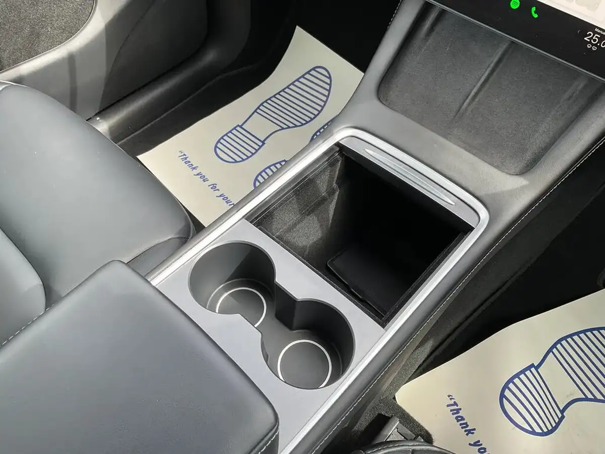 2024-tesla-model-y-e-rwd-big-34