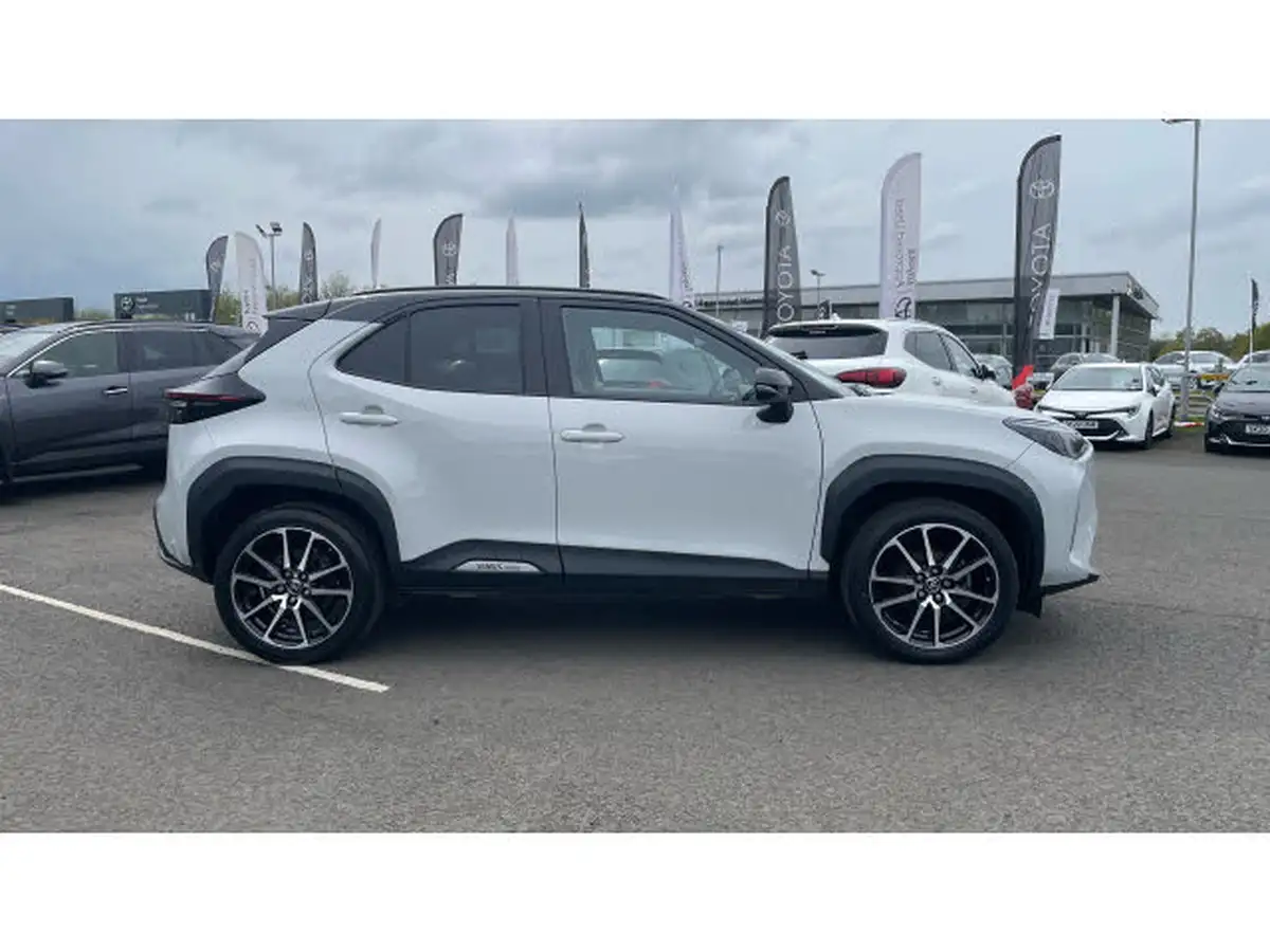 2023-toyota-yaris-cross-15-vvt-i-gr-sport-big-15