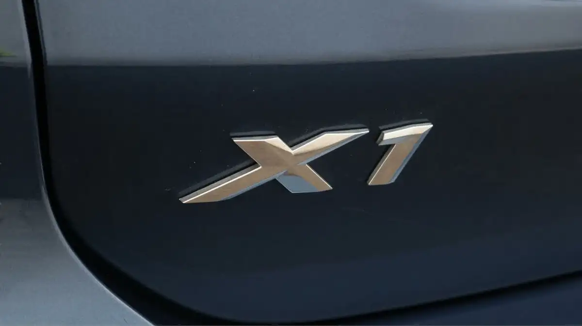 2022-bmw-x1-20-sdrive20i-xline-big-20
