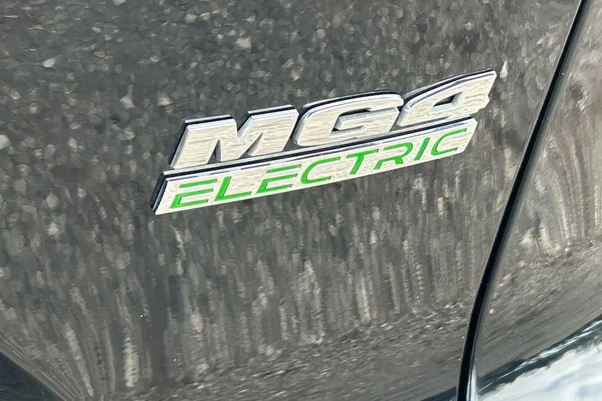 2023-mg-mg4-e-trophy-ev-203ps-long-big-24