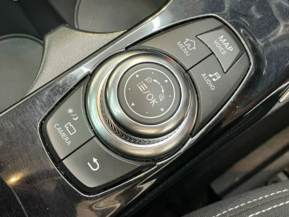2016-infiniti-q30-22d-premium-big-7