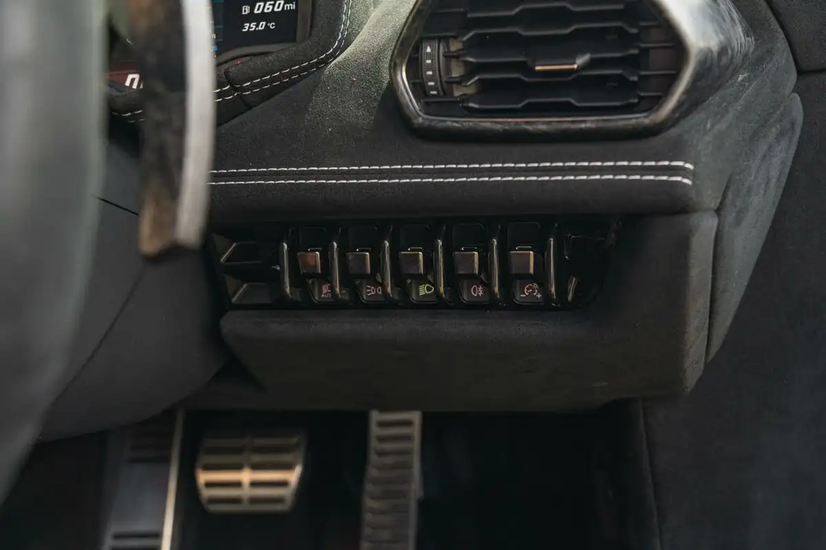 2018-lamborghini-huracan-52-performante-spyder-big-50