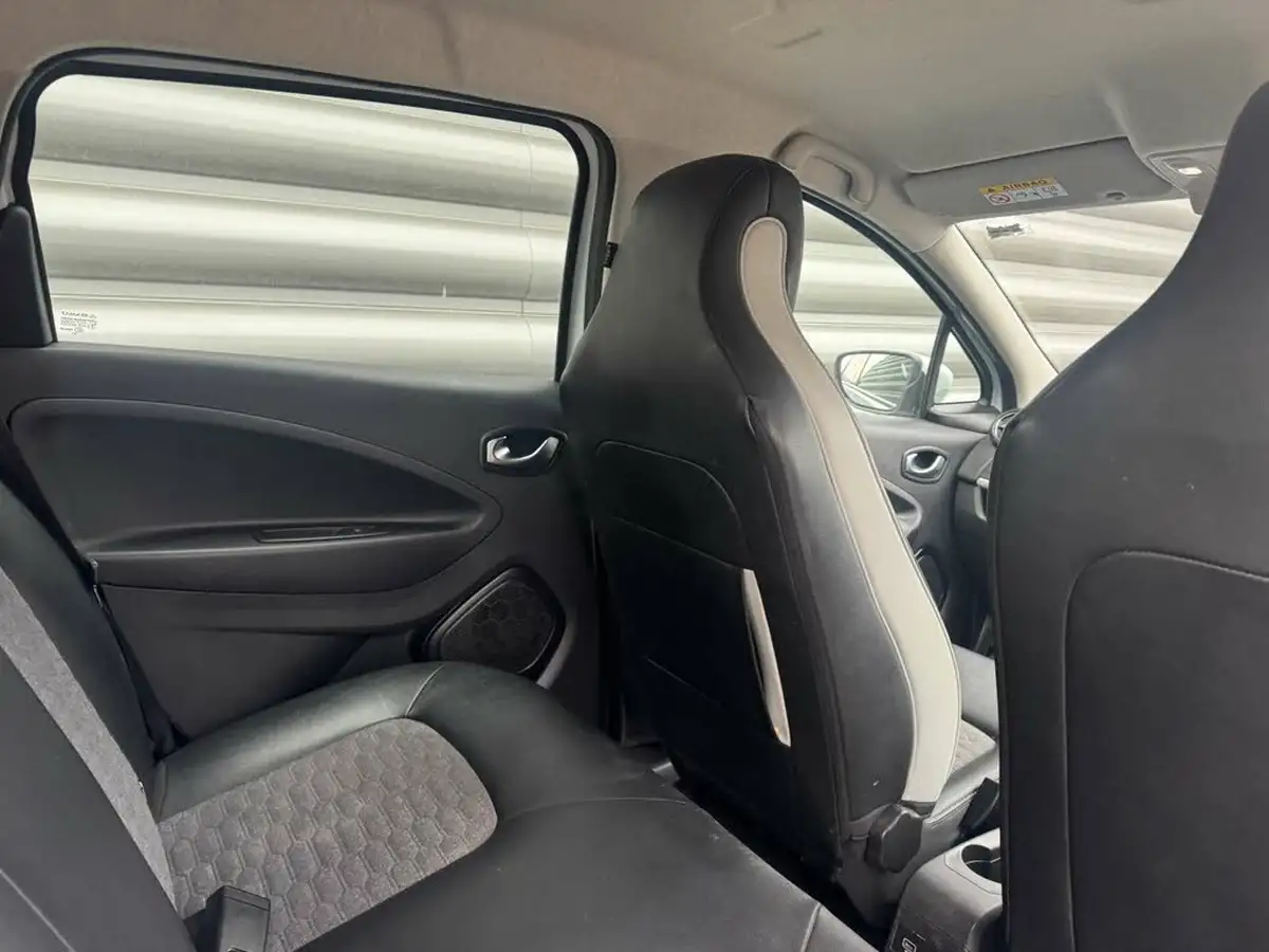 2021-renault-zoe-e-gt-line-big-12