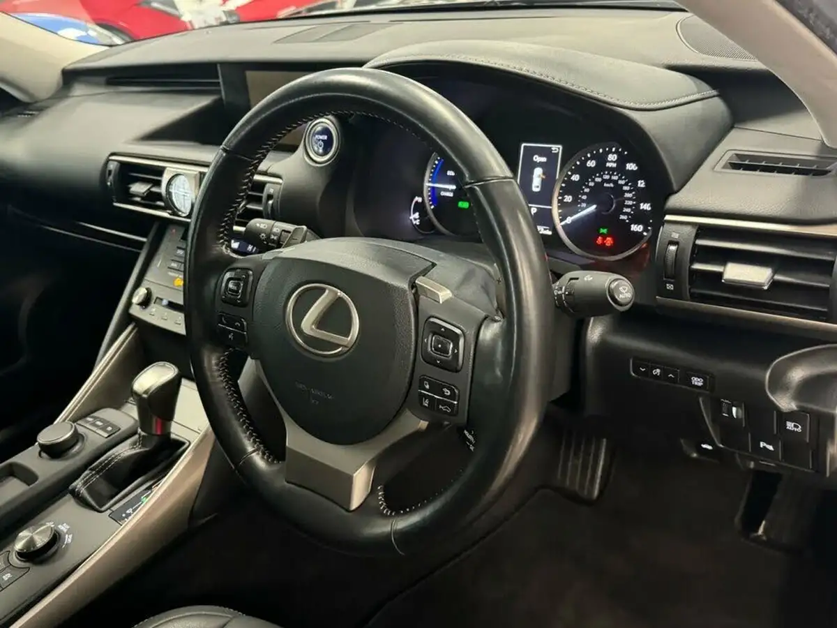 2019-lexus-is-300h-25-is-big-22