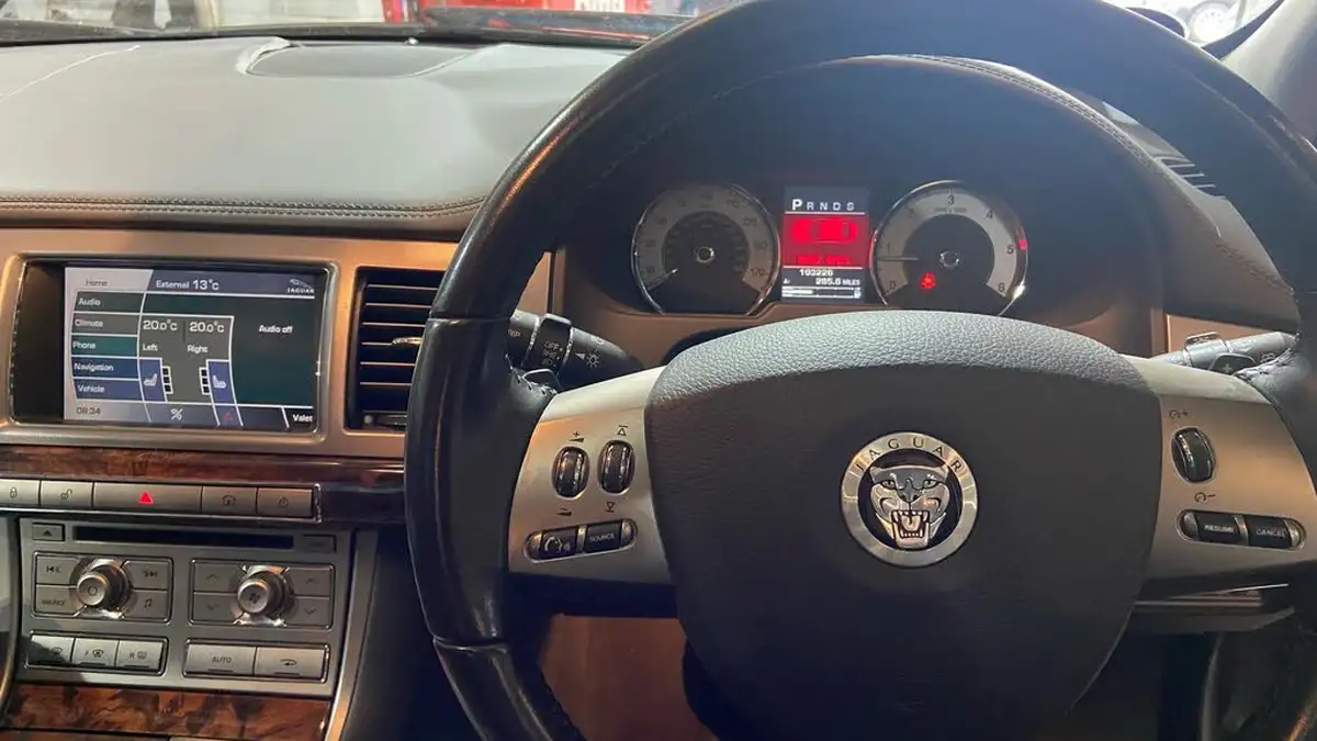 2010-jaguar-xf-30td-premium-luxury-big-7