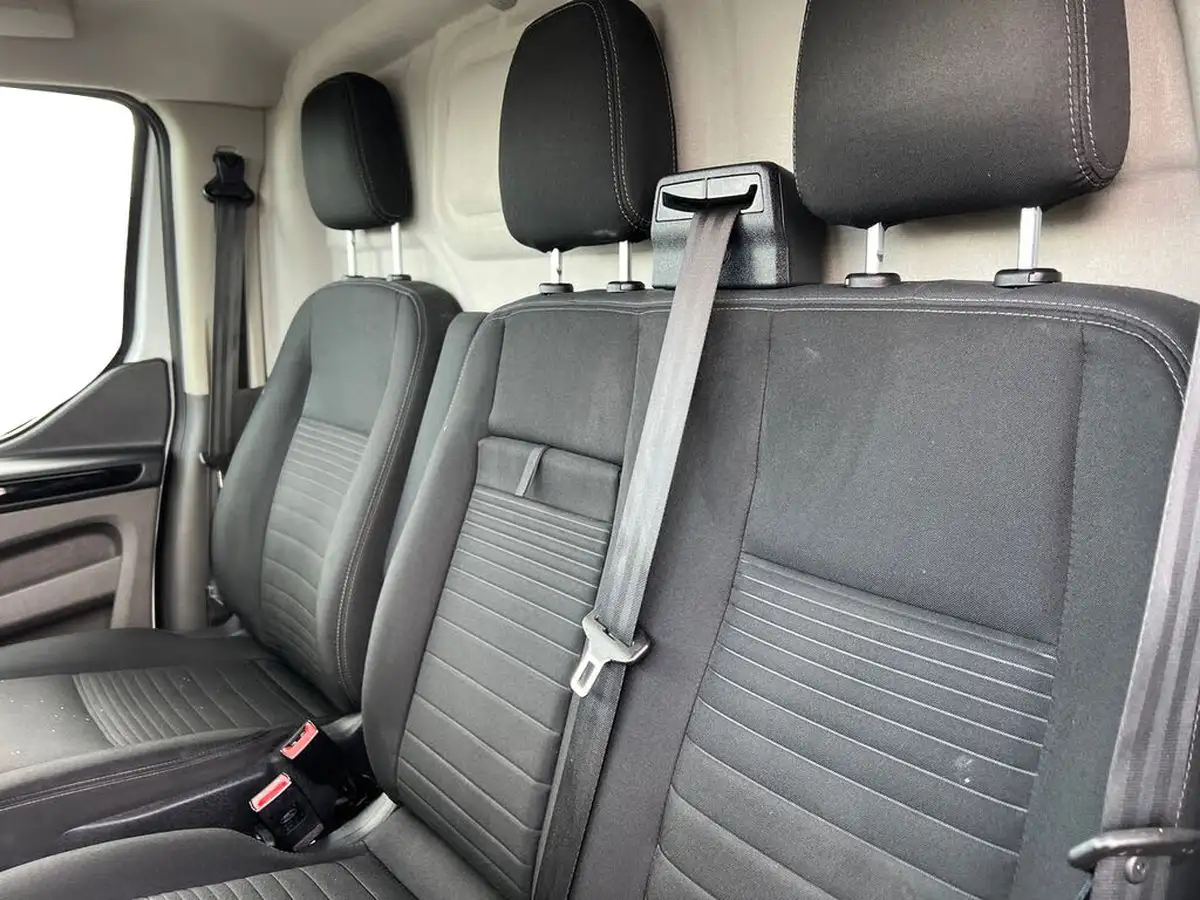 2023-ford-transit-custom-big-15