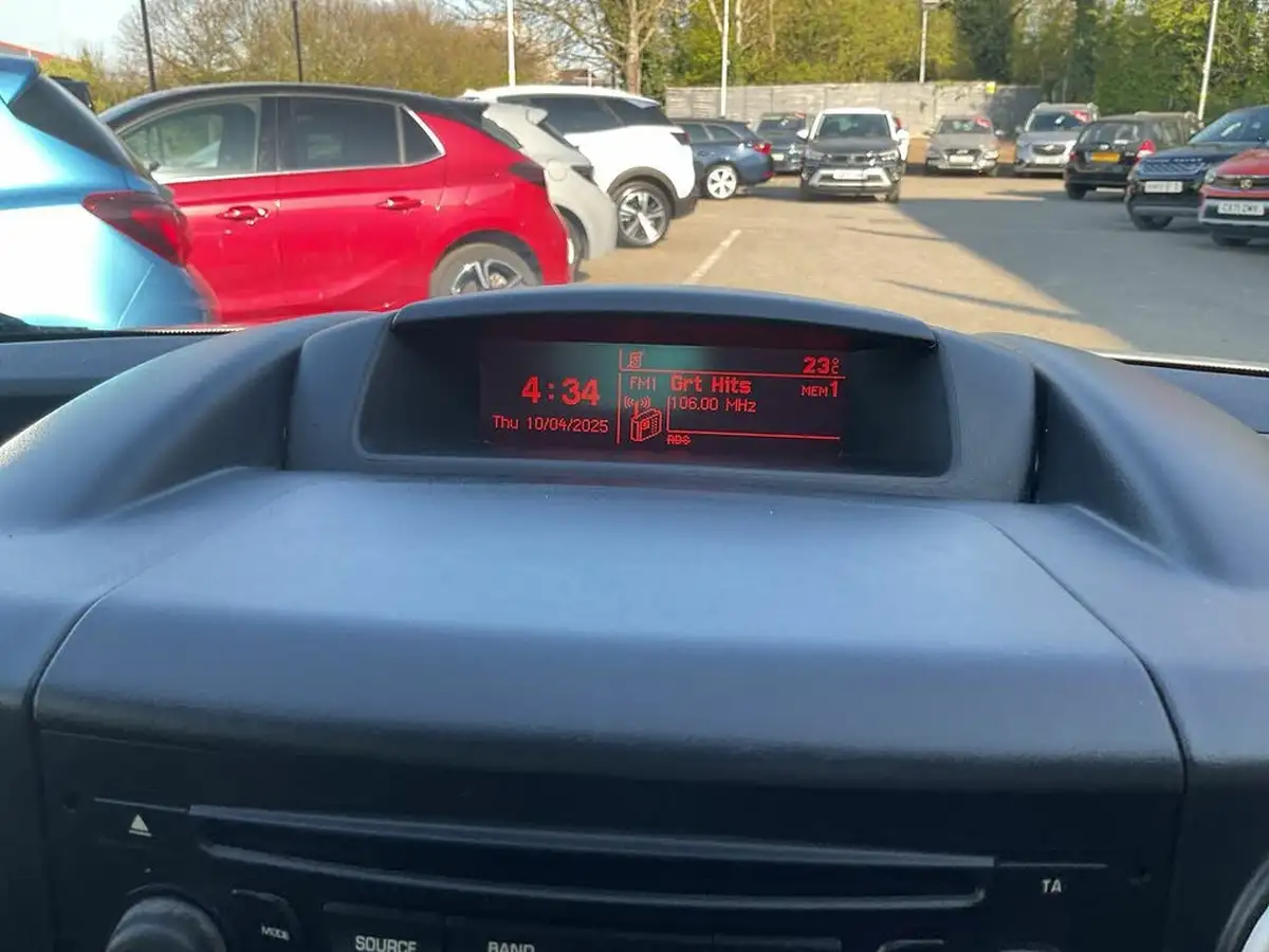 2018-peugeot-partner-big-17
