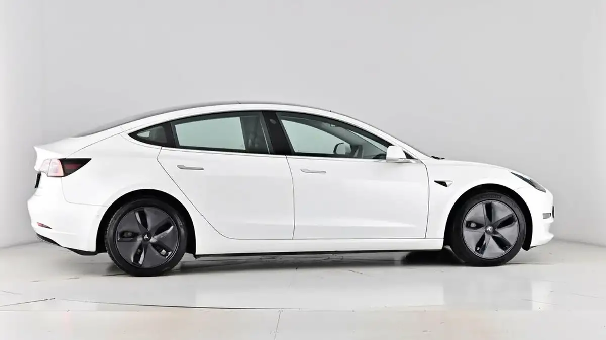 2020-tesla-model-3-e-long-range-big-78