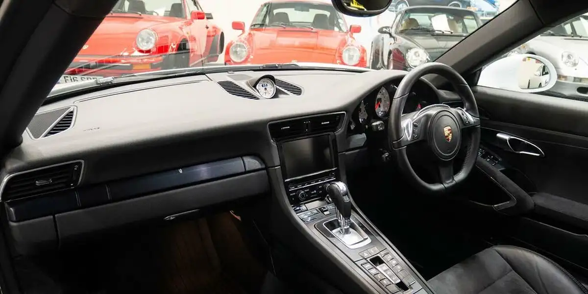 2015-porsche-911-38-carrera-gts-coupe-pdk-big-16