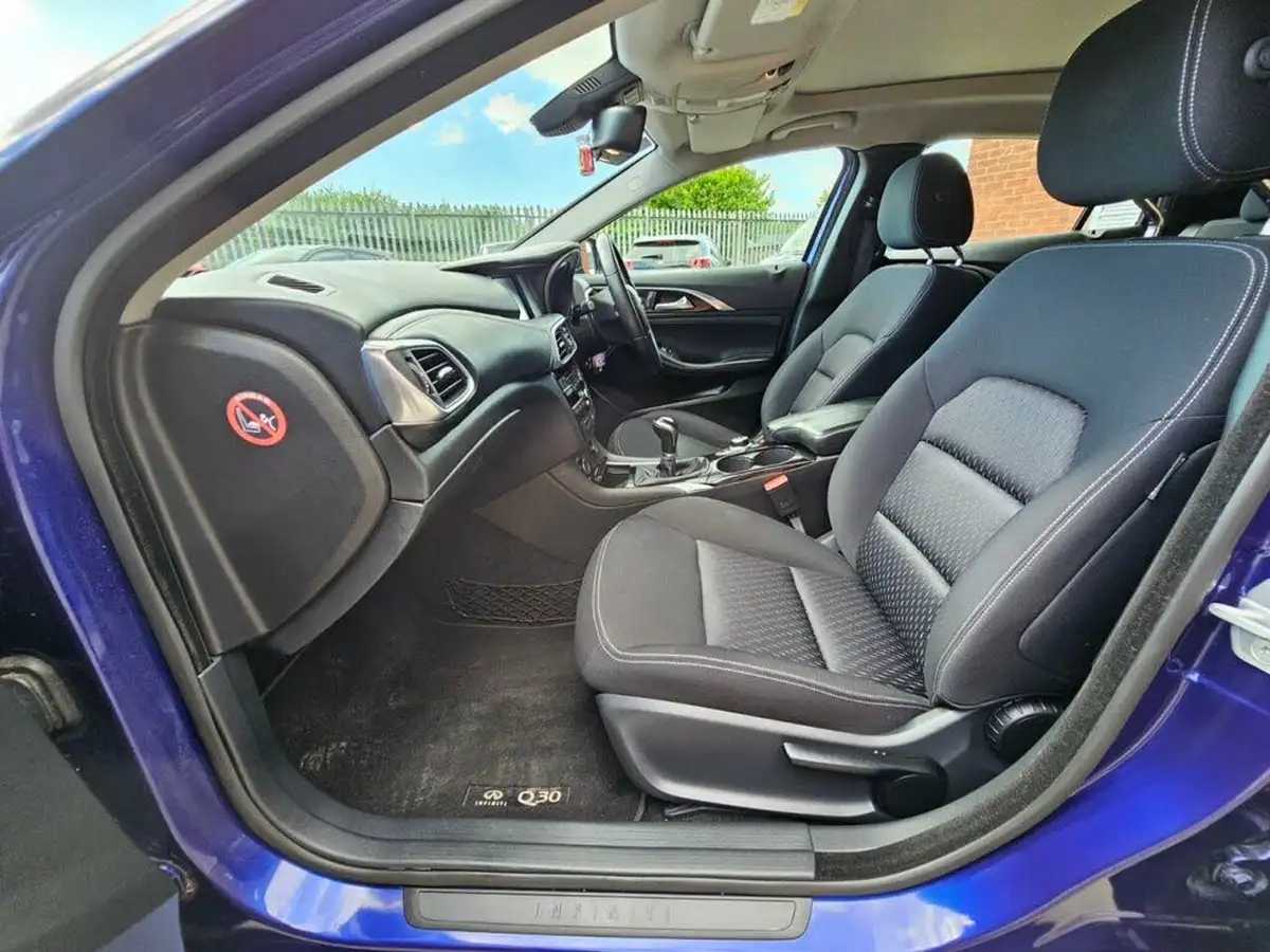 2017-infiniti-q30-16-se-156ps-business-pack-dct-big-49