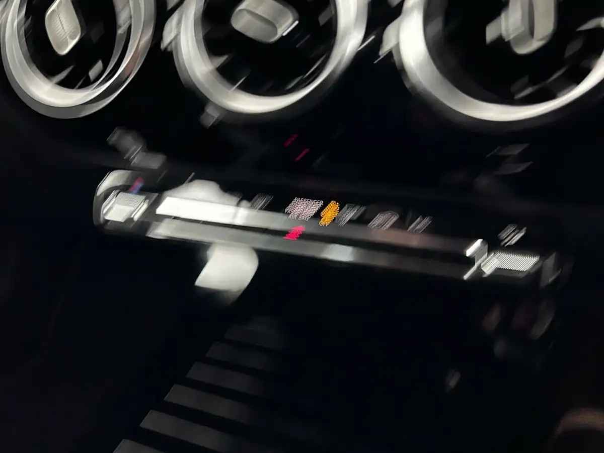 2021-mercedes-benz-a-class-13-a180-se-7g-dct-big-33