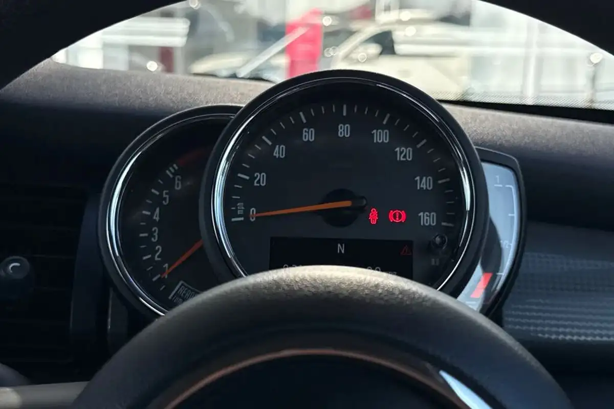 2019-mini-cooper-15-cooper-classic-hatchback-3d-big-54