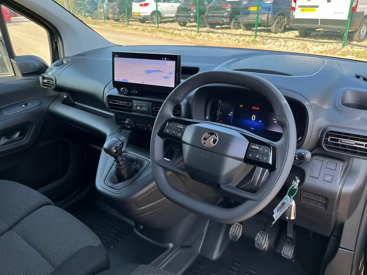 2025-vauxhall-combo-15cdti-pro-130pseu6d-big-4