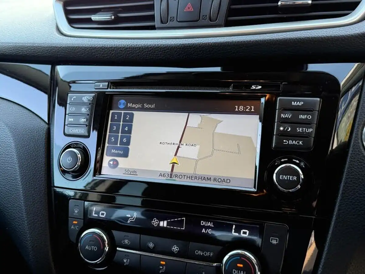2015-nissan-qashqai-15dci-n-tec-big-19