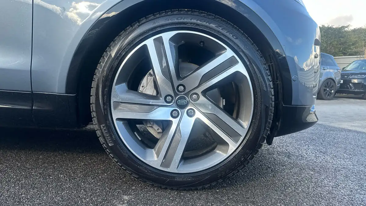 2023-land-rover-discovery-30-d300-r-dynamic-hse-big-7