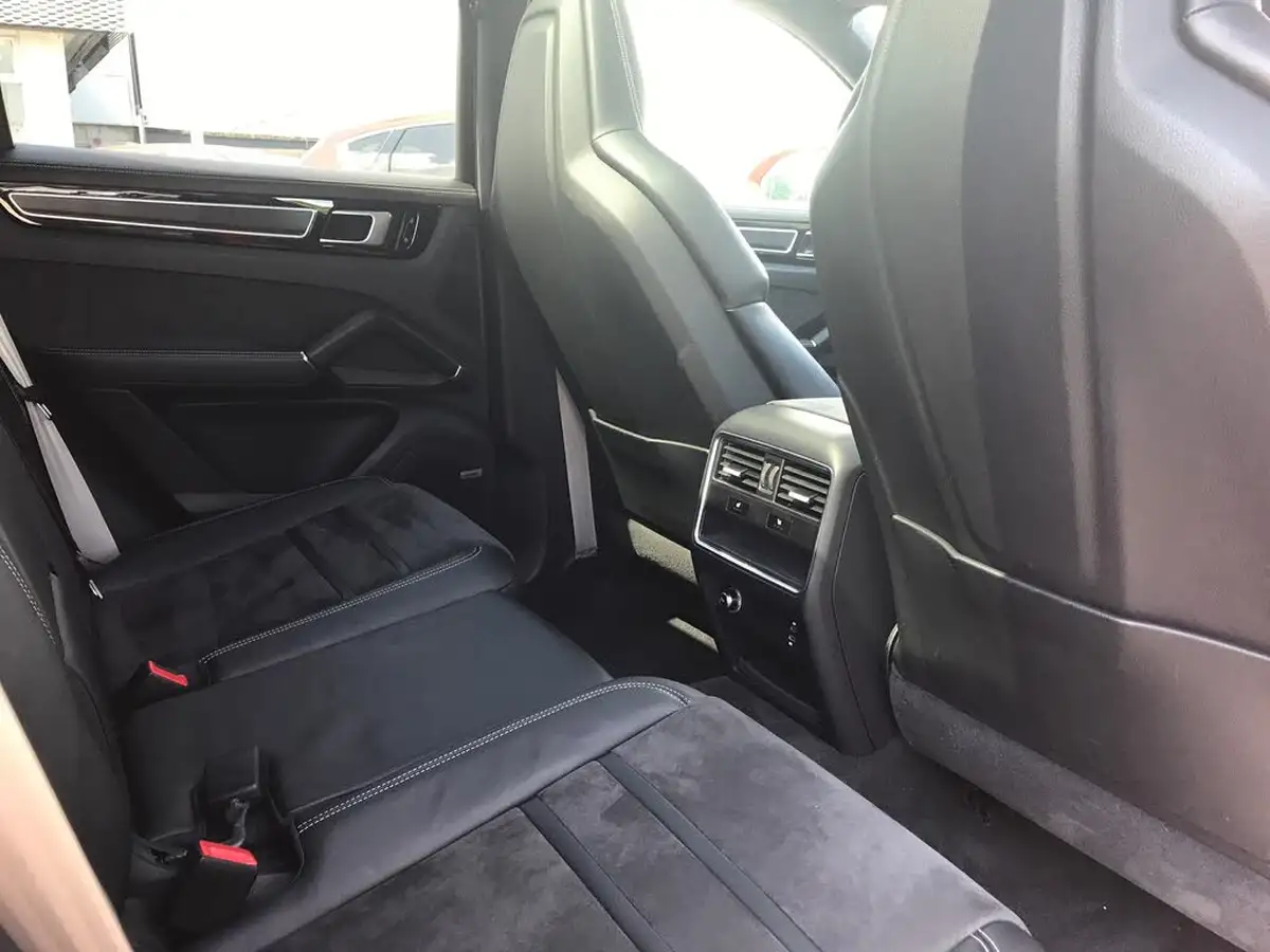 2021-porsche-cayenne-40-v8-gts-coupe-big-6