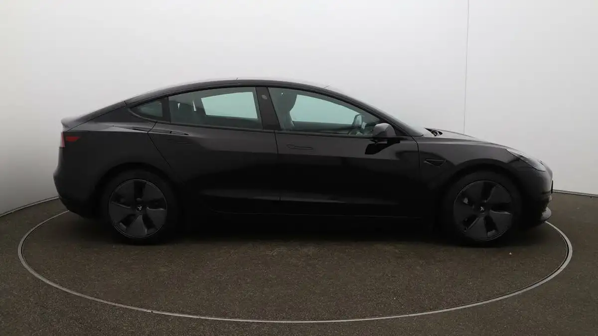 2022-tesla-model-3-e-long-range-big-40