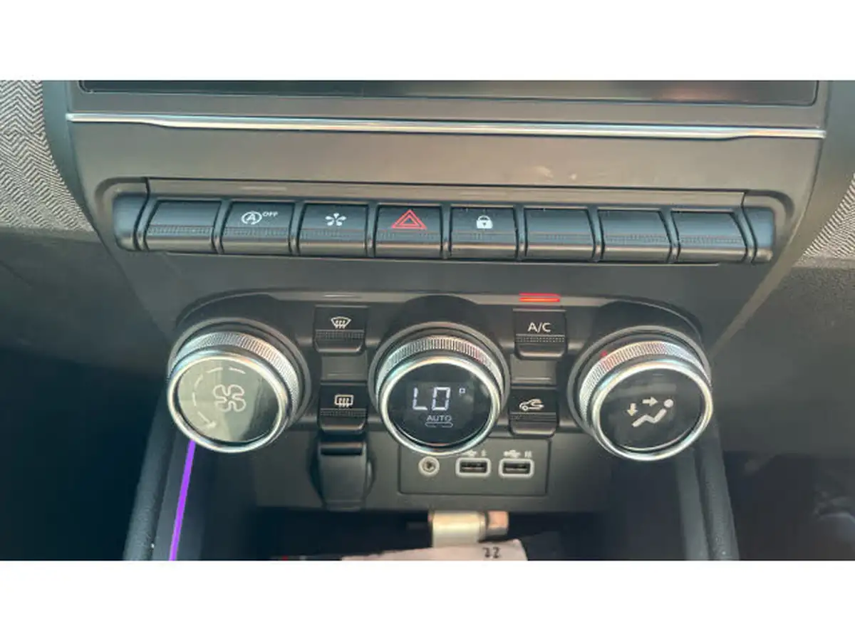 2024-renault-clio-10-tce-techno-big-22