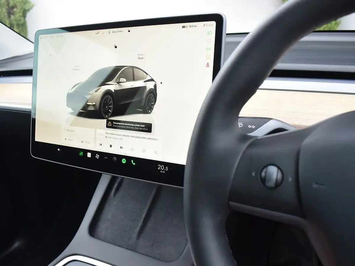 2022-tesla-model-y-e-long-range-big-11