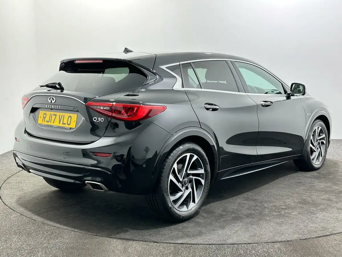 2017-infiniti-q30-22d-business-executive-big-6